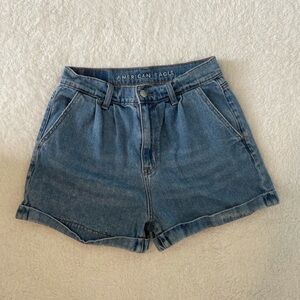 AMERICAN EAGLE mom short 0 medium wash